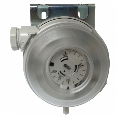 QBM81-3 – Presostato de presión diferencial IP54, con accesorios, para la detección de flujo en conductos de aire o alarma de filtro colmatado, rango de medida 20 .. 300 Pa.