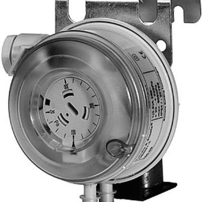 QBM81-20 – Presostato de presión diferencial IP54, con accesorios, para la detección de flujo en conductos de aire o alarma de filtro colmatado, rango de medida 500 .. 2000 Pa.