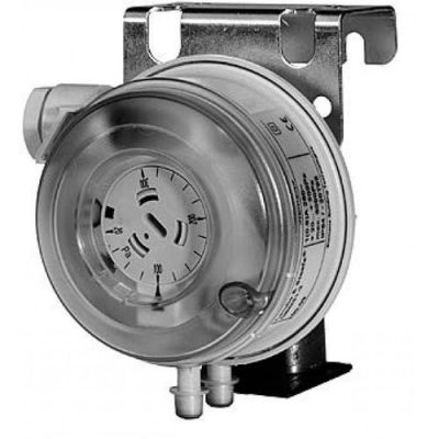 QBM81-10 – Presostato de presión diferencial IP54, con accesorios, para la detección de flujo en conductos de aire .